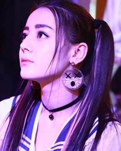 杨超越的最新图片，展现青春魅力的瞬间