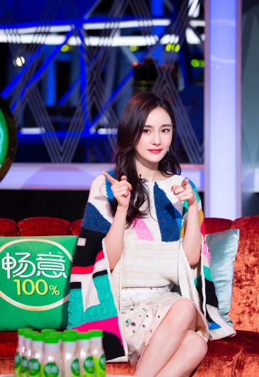 杨幂最新综艺服装，时尚潮流的引领者