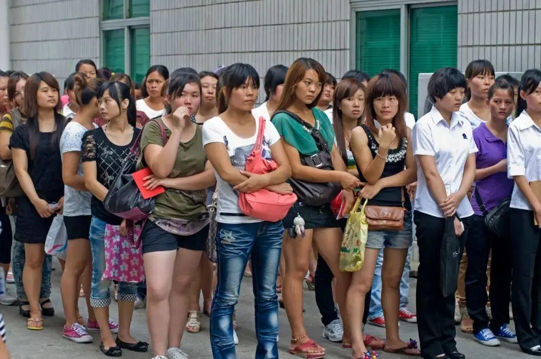 佛山最新企街女，活力四溢的现代都市风采
